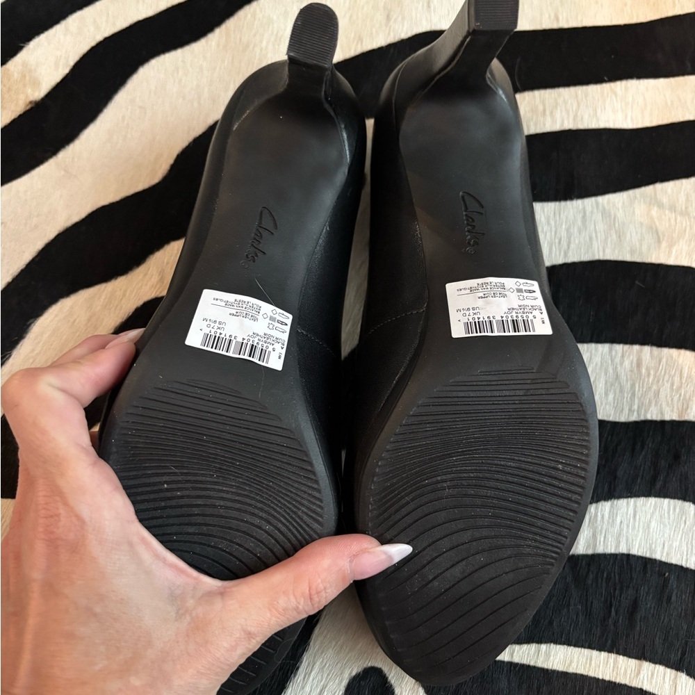NWOB Clarks Black Leather Classic Pump - Women's 9 1/2 - Picture 3 of 4